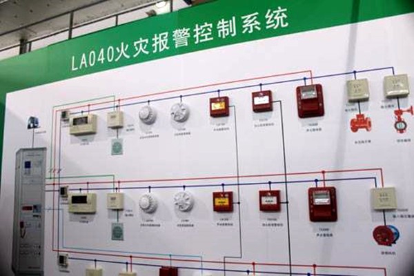 出現(xiàn)火警時，樓宇控制系統(tǒng)如何快速做出反應(yīng)？